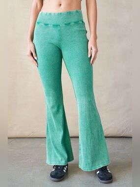 Labiz Stretch Flare Pants in Kelly green